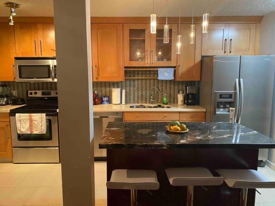Beautiful Two Bedroom Apartment. YYC Exterior foto