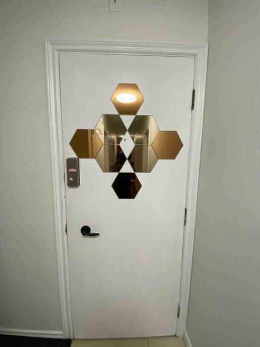 Beautiful Two Bedroom Apartment. YYC Exterior foto